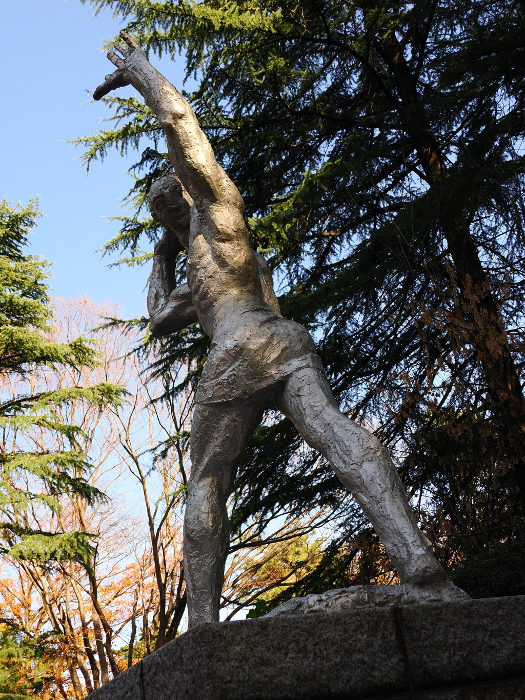 彫刻広場の石像