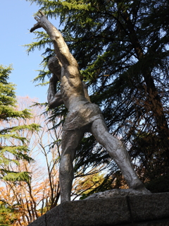 彫刻広場の石像