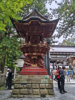 三峰神社敷地内