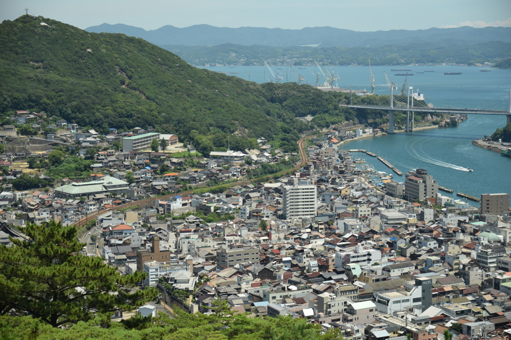 海の見える街