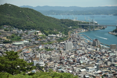 海の見える街