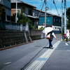 路地に向かって