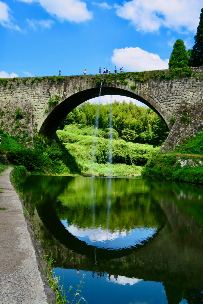 涼をよぶ石の円環