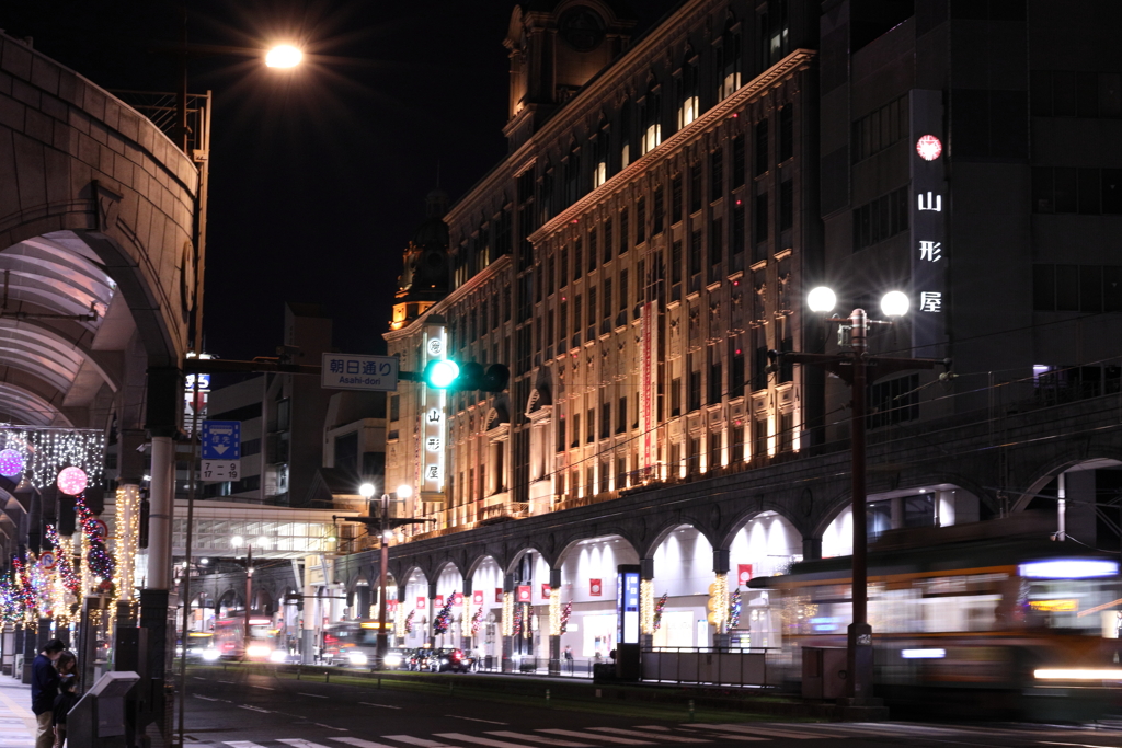 18時過ぎの山形屋(朝日通りから）