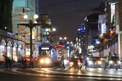 週末の余韻：家路を急ぐ光たち