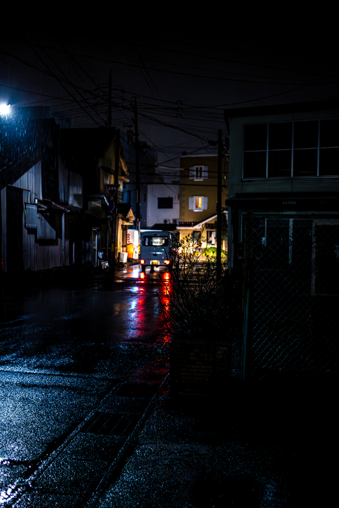 雨の街