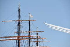 海王丸とブルーインパルス