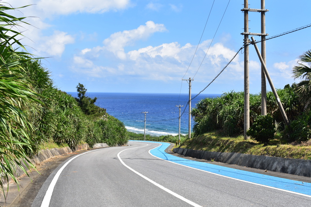 東へ延びる坂道