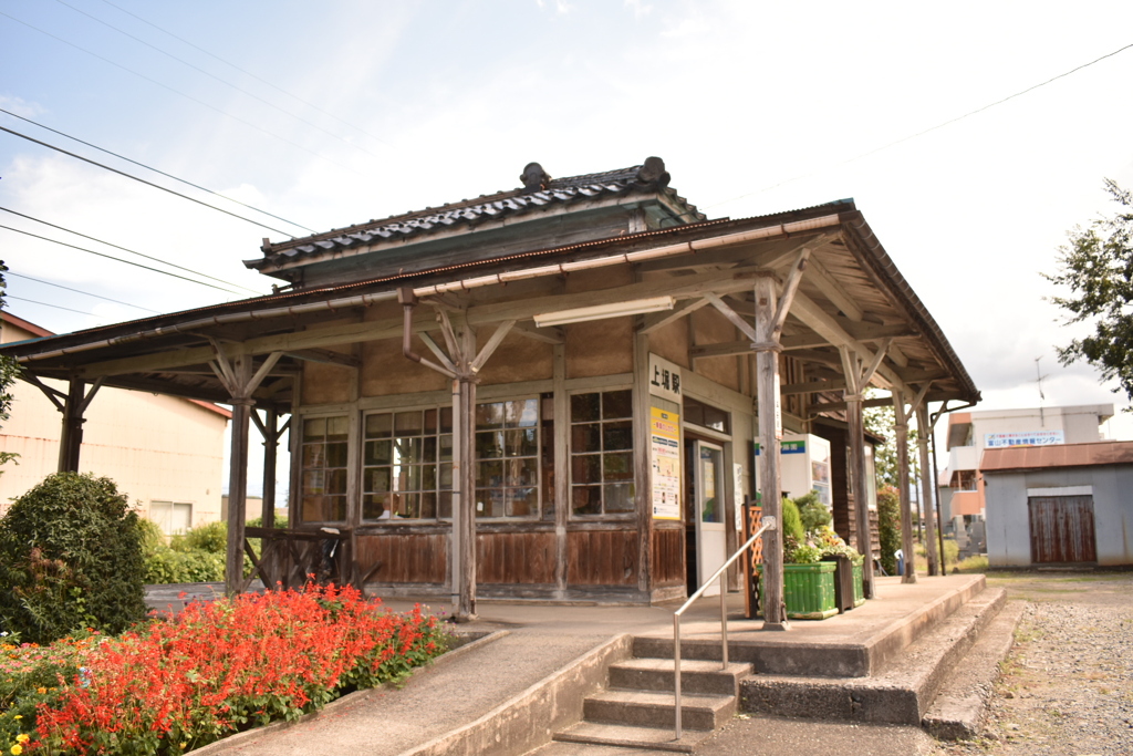 秋付き始める地方の駅