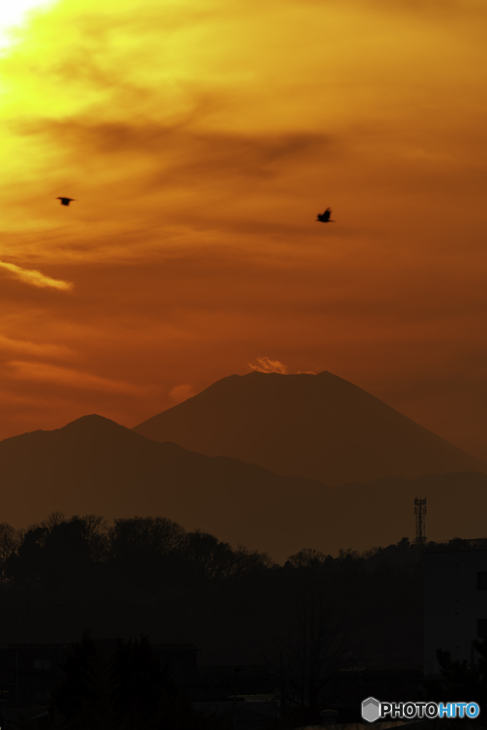 富士山頂から煙？