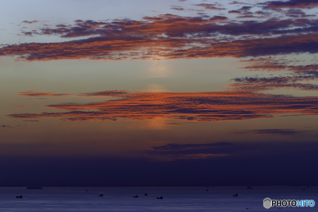 東京湾上空にサンピラー出現