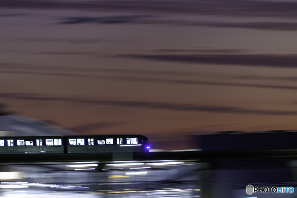 夜明けのモノレール1