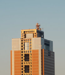 朝日の群馬県庁