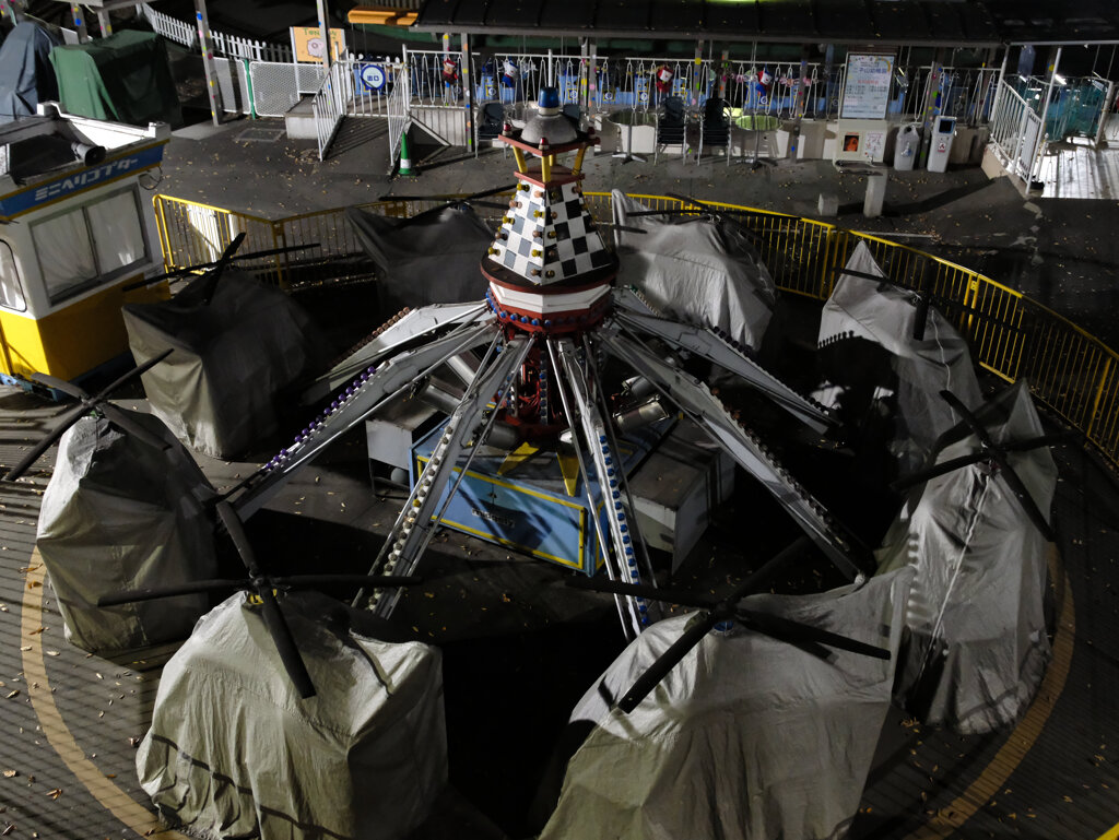 夜の遊園地