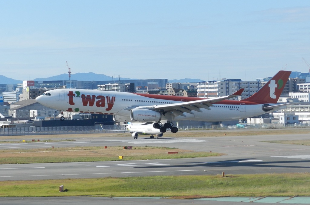 Tway A330-300  福岡空港ランディング　1