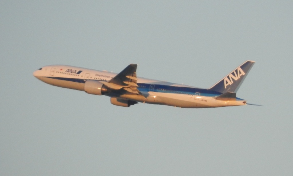 福岡空港R34から離陸の飛行機　4