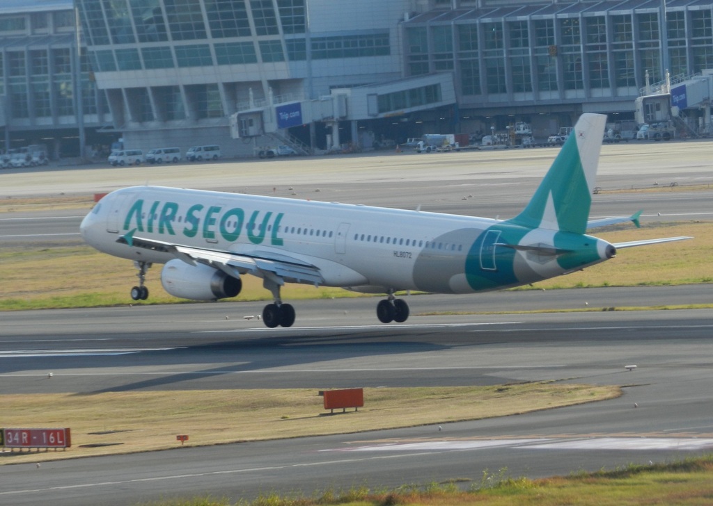 AIR SEOUL A321　福岡空港ランディング