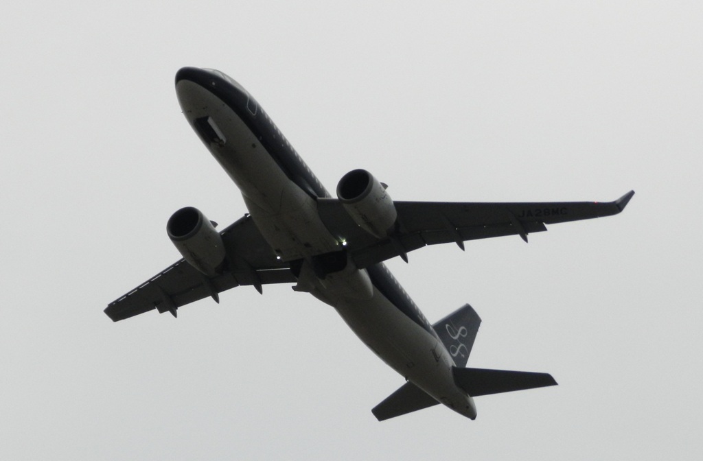 福岡空港を離陸のスターフライヤー　A320neo 