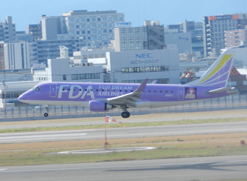 FDA  JA16FJ　福岡空港ランディング