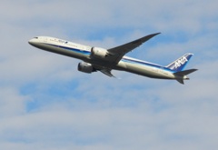 ANA B787-10 福岡空港離陸