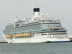 博多港に寄港のADORA MAGIC CITY　9