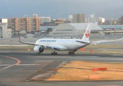 夕暮れの福岡空港　①