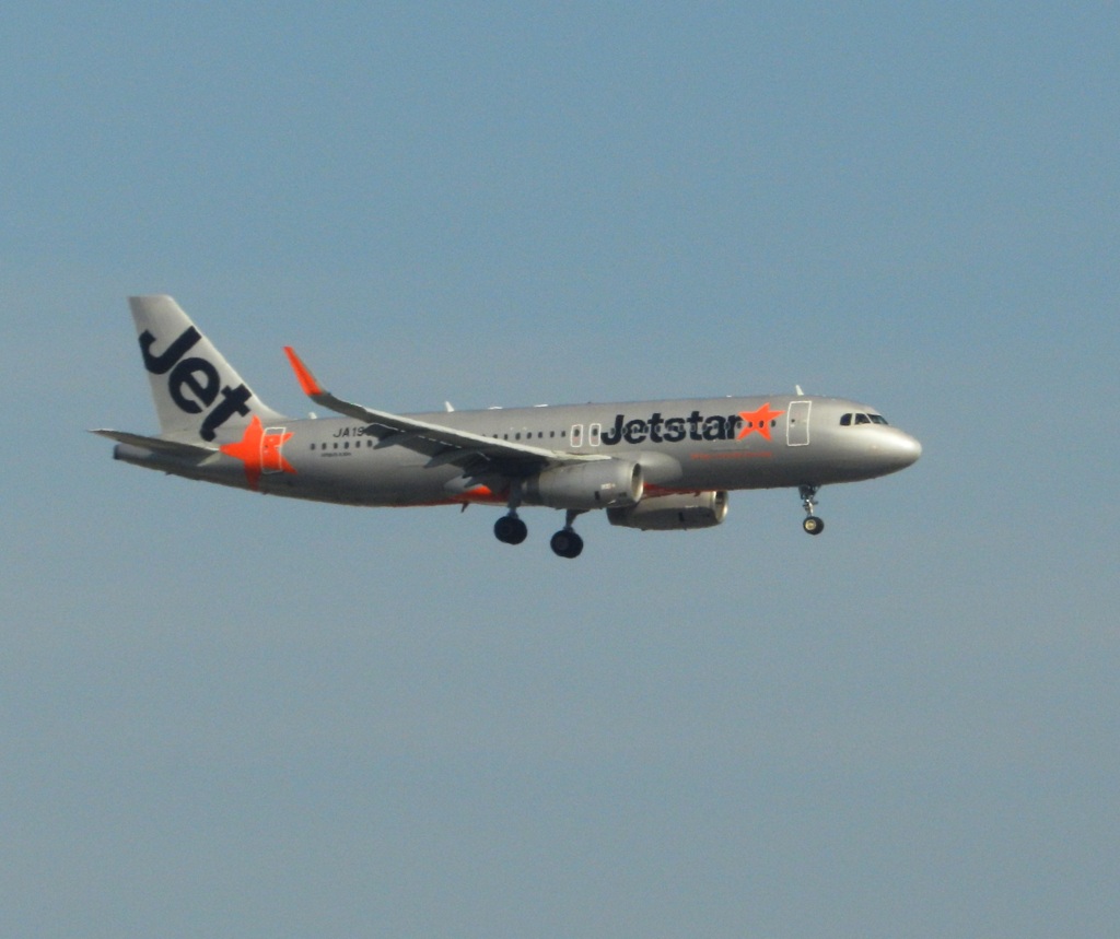 福岡空港へランディングのJetstar A320