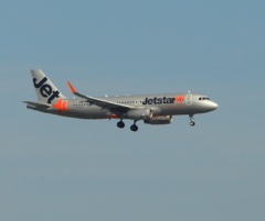 福岡空港へランディングのJetstar A320