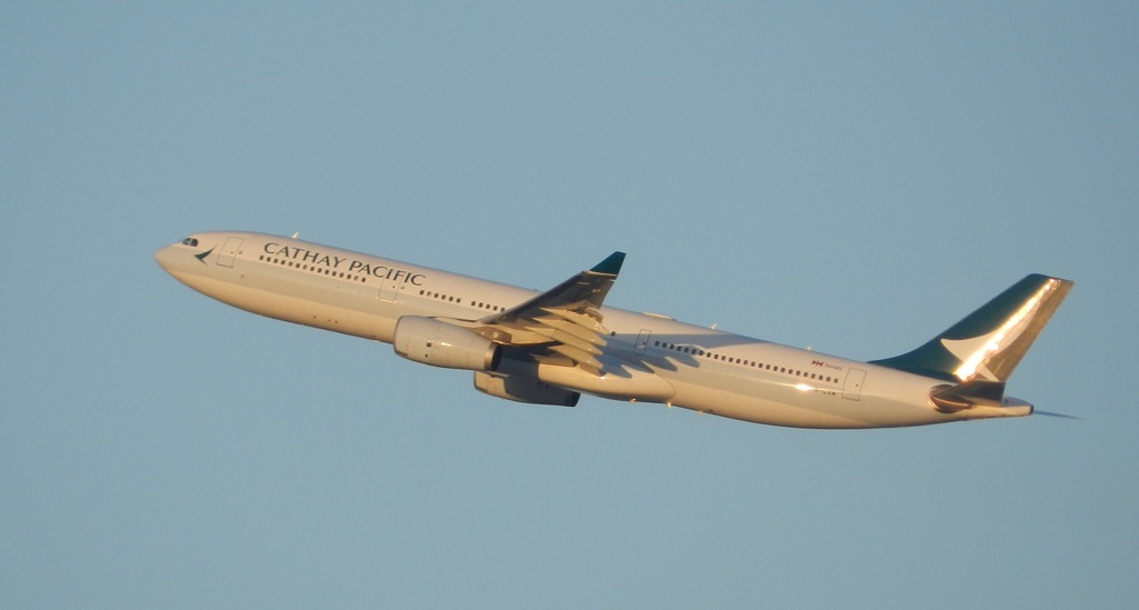 福岡空港R34から離陸の飛行機　3