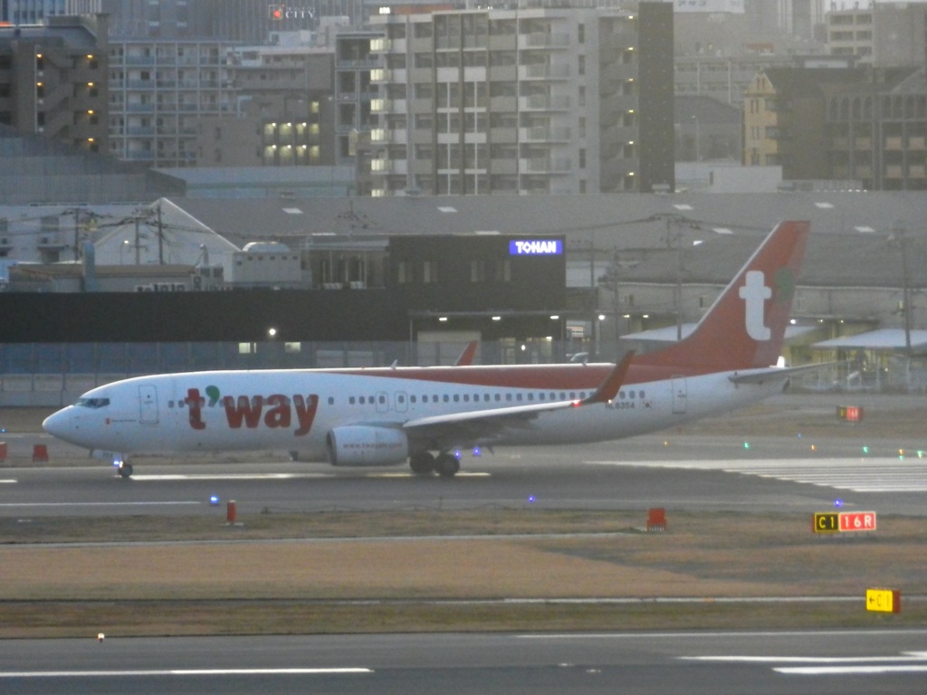 夕暮れの福岡空港　④