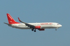 福岡空港へランディングのEASTRA JET B737-800