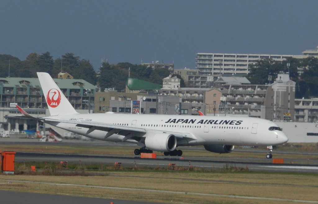 JAL  A350　福岡空港ランディング　1