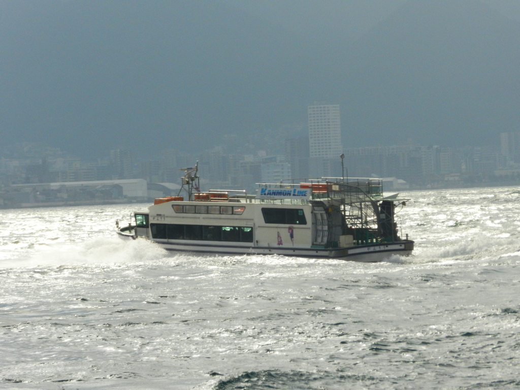 関門海峡を航行する船舶　6
