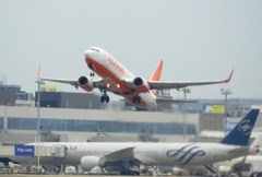 福岡空港を離陸のJEJU AIR B737-800  1