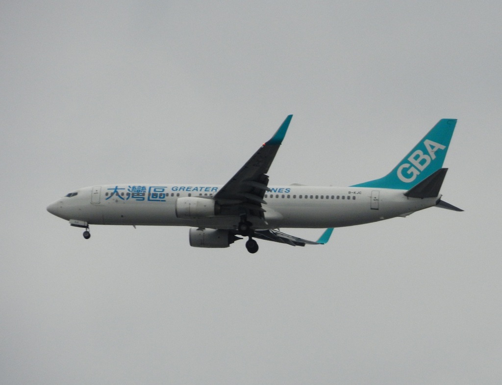 福岡空港へランディングのグレーターベイ航空