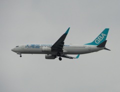 福岡空港へランディングのグレーターベイ航空