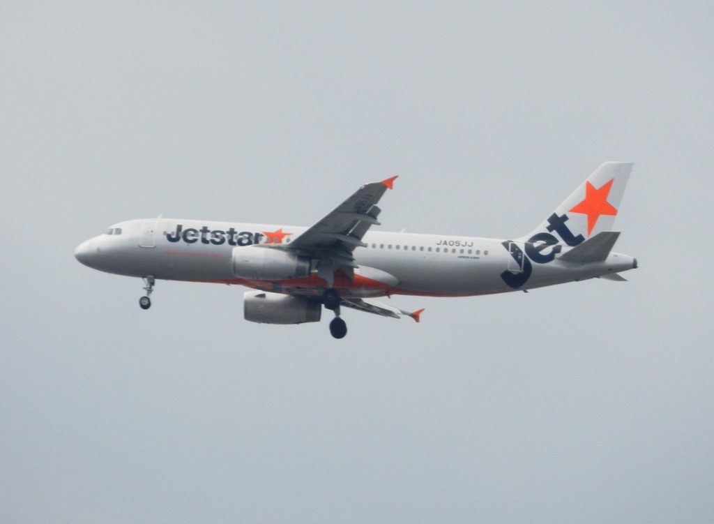 福岡空港へランディングジェットスタージャパン