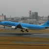 福岡空港へランディング　KOREAN AIR A330-300