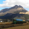 由布岳の下を走るゆふいんの森　②