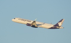 福岡空港R34から離陸の飛行機　2