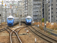 883系ソニックのすれ違い