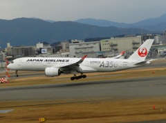 福岡空港へランディング JAL A350