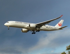 JAL A350 JA02XJ　福岡空港ランディング