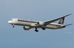 シンガポールB787-10　福岡空港ランディング