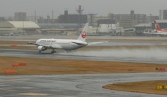 福岡空港雨の日の離着陸　5