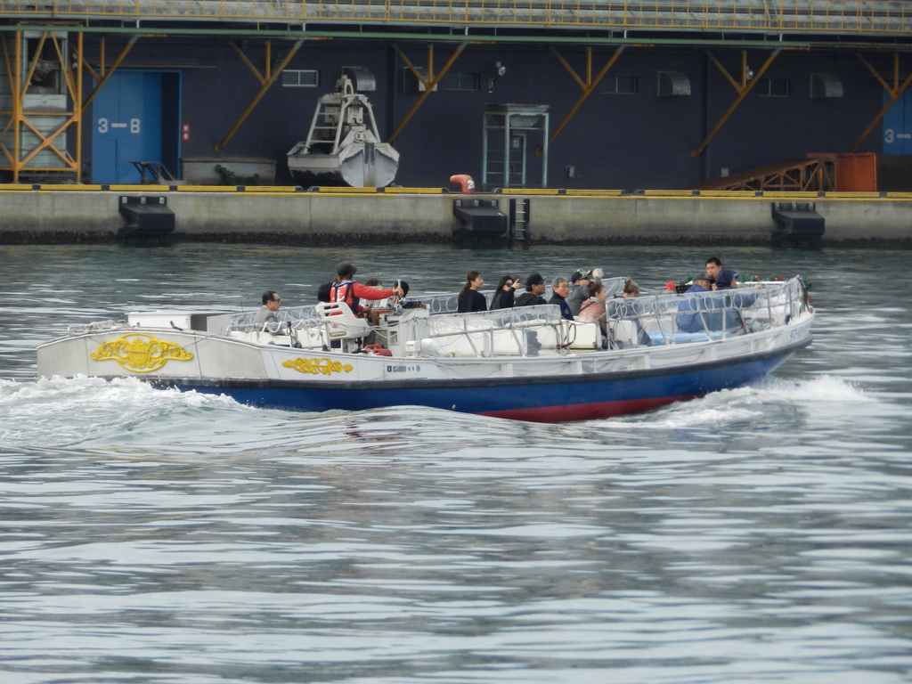 博多港を航行するリバークルーズ　2