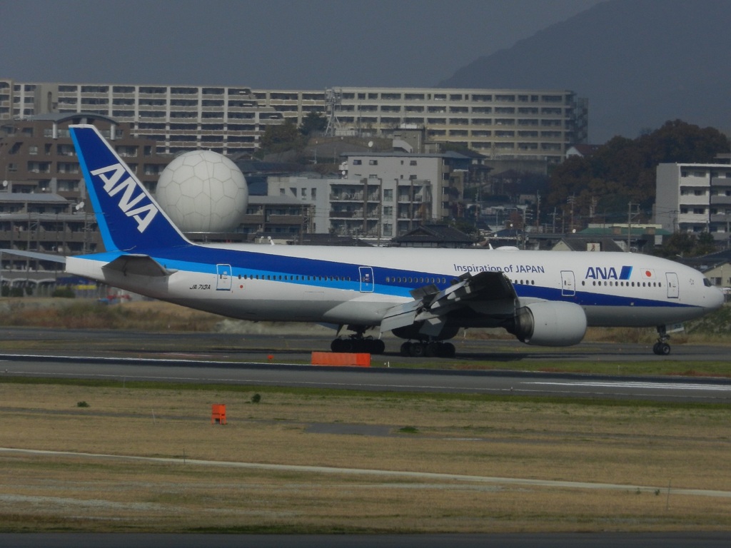 ANA B777-200 福岡空港ランディング　3