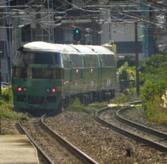 天拝山駅通過のキハ71ゆふいんの森　2
