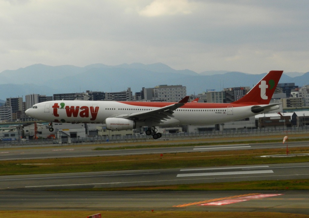 Tway A330-300　福岡空港ランディング