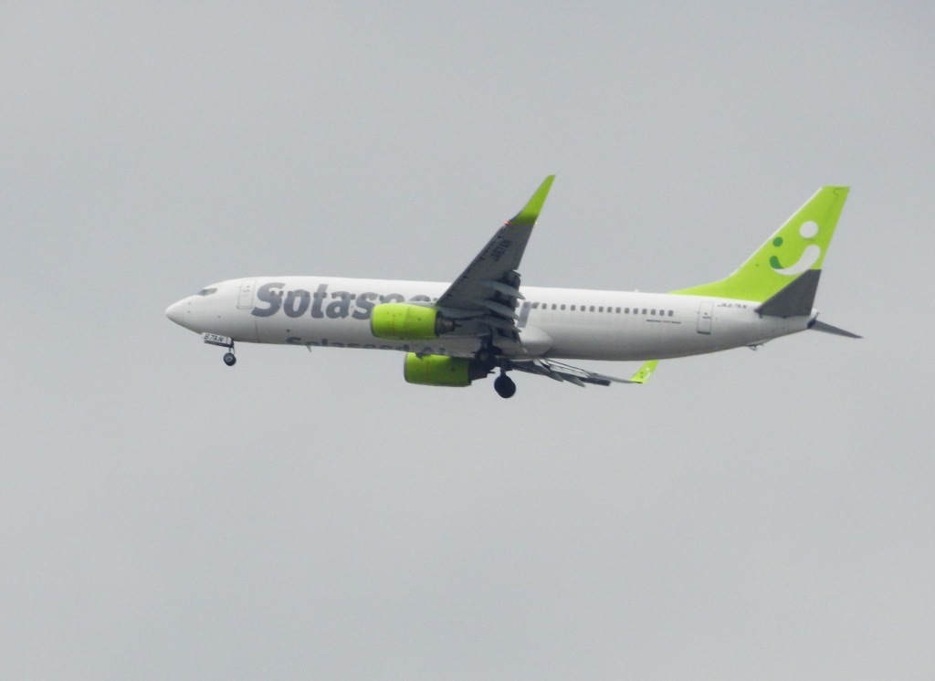福岡空港へランディングのソラシドエア